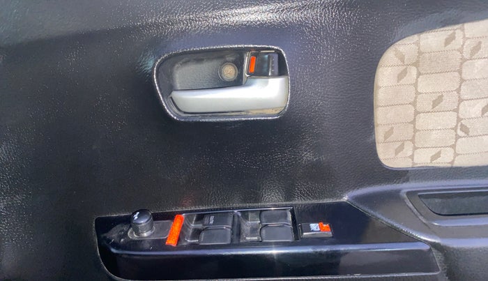 2018 Maruti Wagon R 1.0 VXI AMT, Petrol, Automatic, 48,098 km, Driver Side Door Panels Control