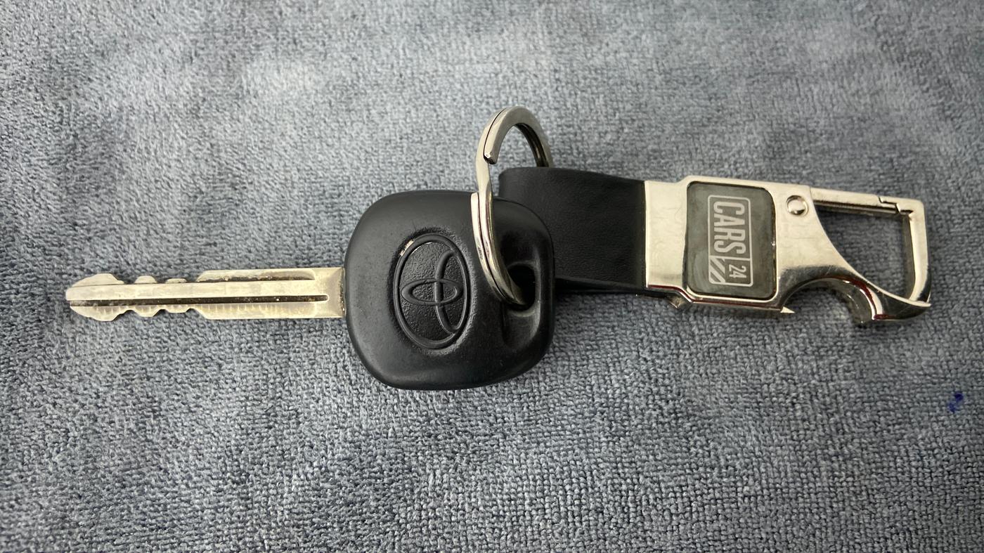 2018 Toyota YARIS J MT, Petrol, Manual, 14,652 km, Key Close Up