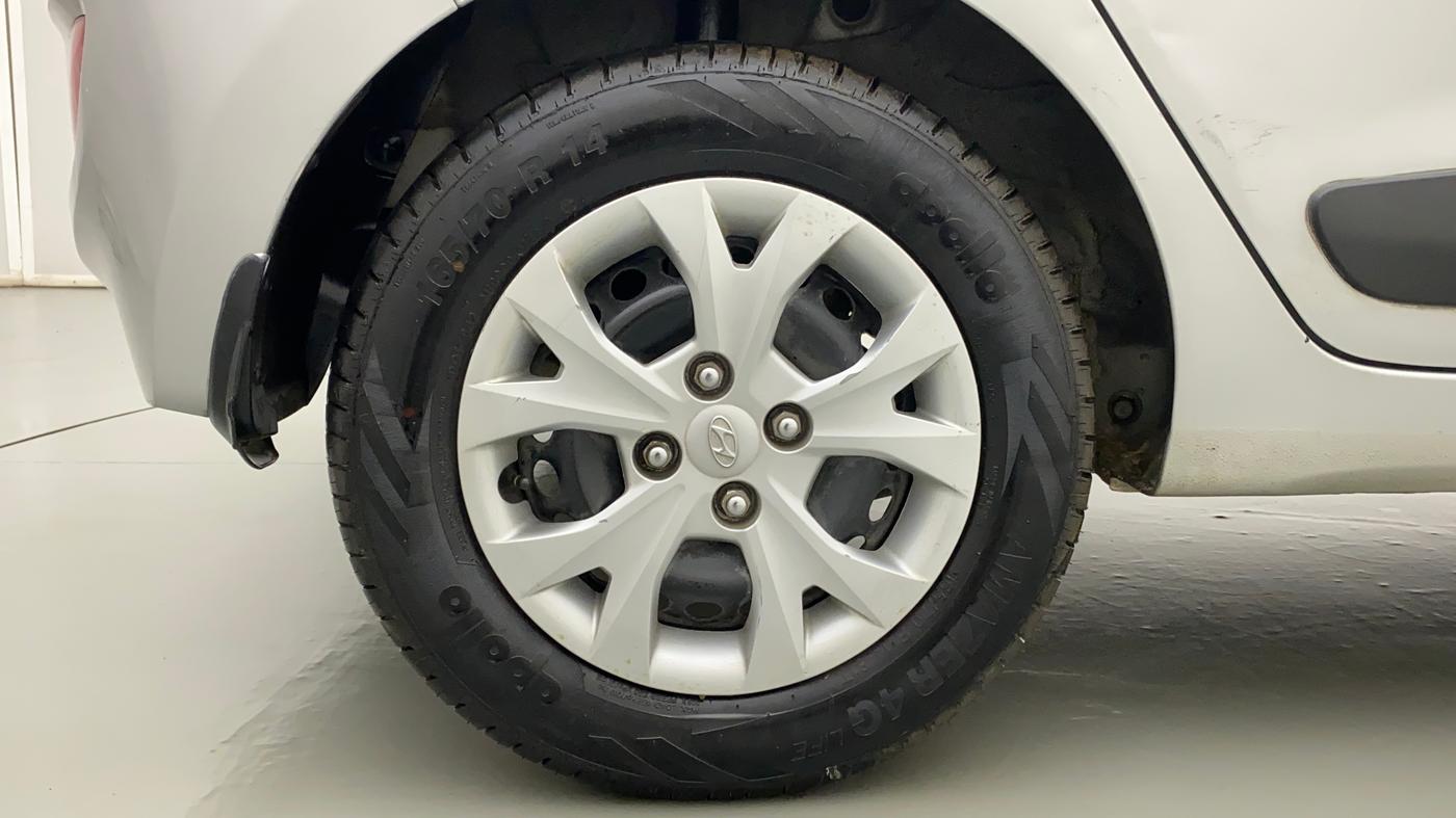 2015 Hyundai Grand i10 SPORTZ 1.2 KAPPA VTVT, Petrol, Manual, 50,576 km, Right Rear Wheel