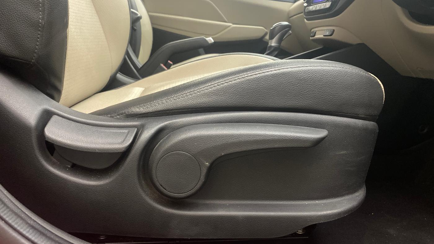 2019 Hyundai Verna 1.6 CRDI SX (O) AT, Diesel, Automatic, 96,750 km, Driver Side Adjustment Panel