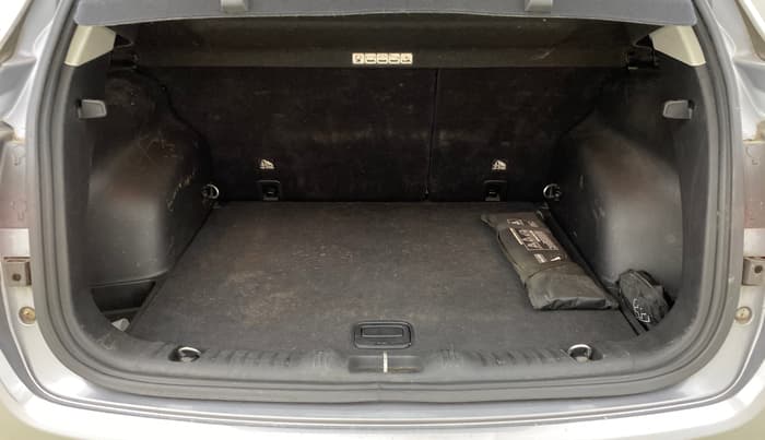 2018 Jeep Compass LIMITED (O) 1.4 PETROL AT, Petrol, Automatic, 36,687 km, Boot Inside