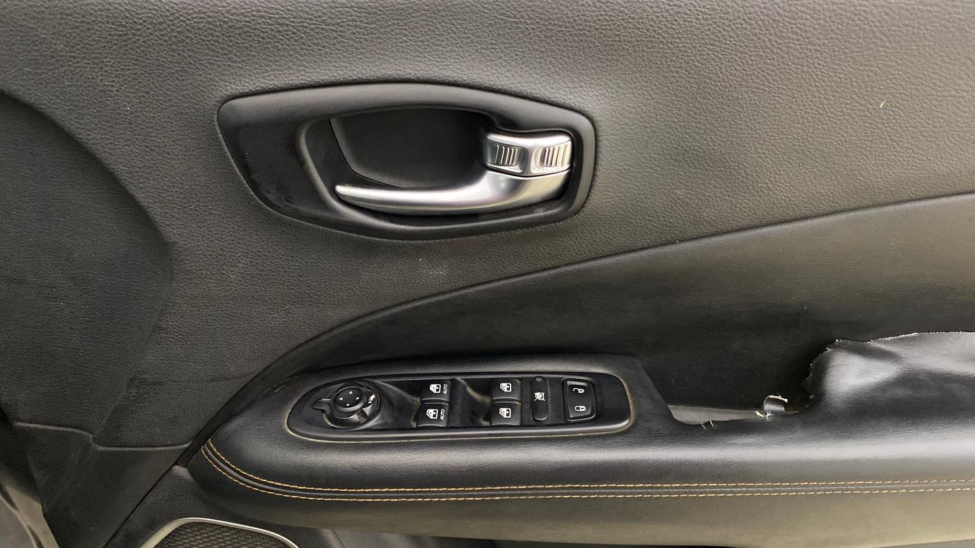 2018 Jeep Compass LIMITED (O) 1.4 PETROL AT, Petrol, Automatic, 36,687 km, Driver Side Door Panels Control
