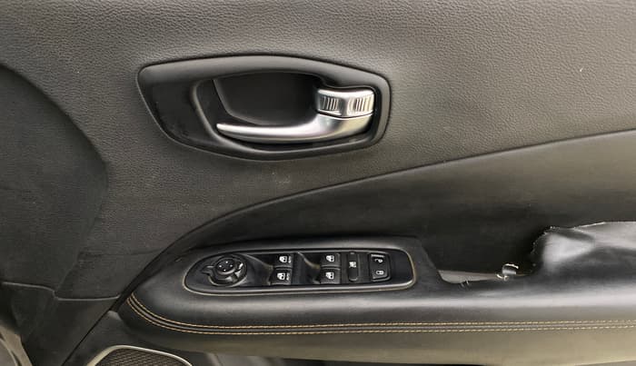 2018 Jeep Compass LIMITED (O) 1.4 PETROL AT, Petrol, Automatic, 36,687 km, Driver Side Door Panels Control