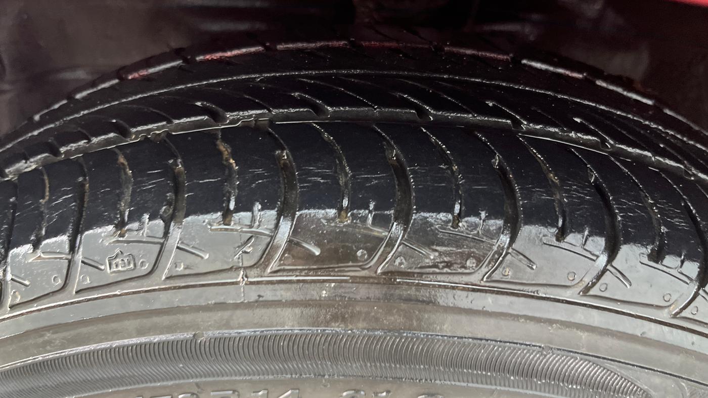 2013 Maruti Wagon R 1.0 VXI, Petrol, Manual, 63,030 km, Left Front Tyre Tread