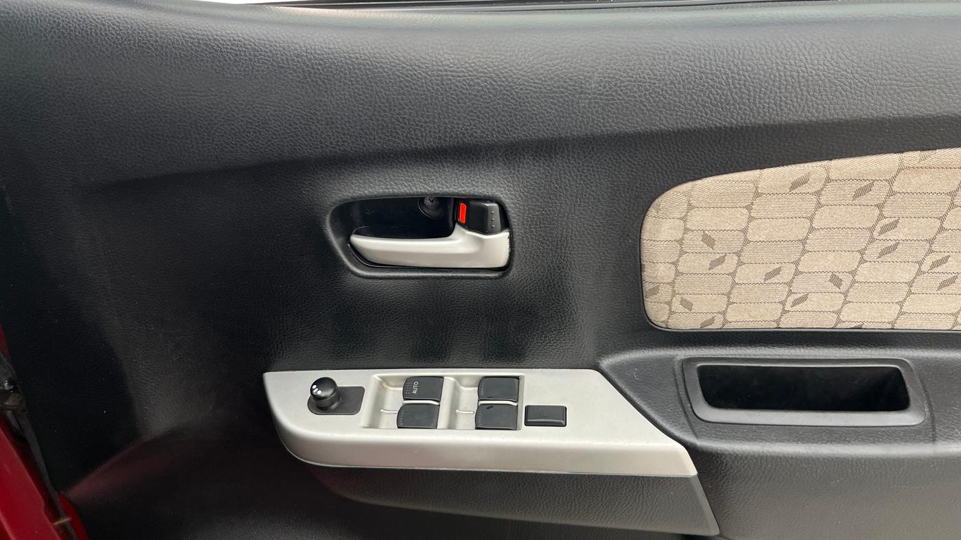 2013 Maruti Wagon R 1.0 VXI, Petrol, Manual, 63,030 km, Driver Side Door Panels Control