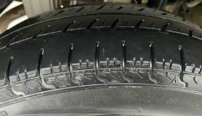 2014 Maruti Alto 800 VXI, Petrol, Manual, 40,206 km, Right Rear Tyre Tread