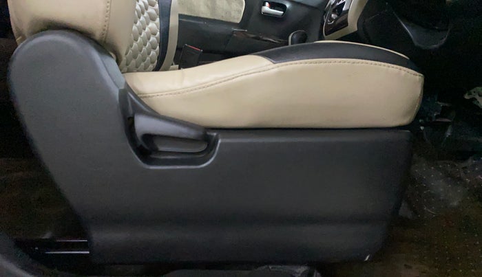 2017 Maruti Wagon R 1.0 VXI AMT, Petrol, Automatic, 21,322 km, Driver Side Adjustment Panel
