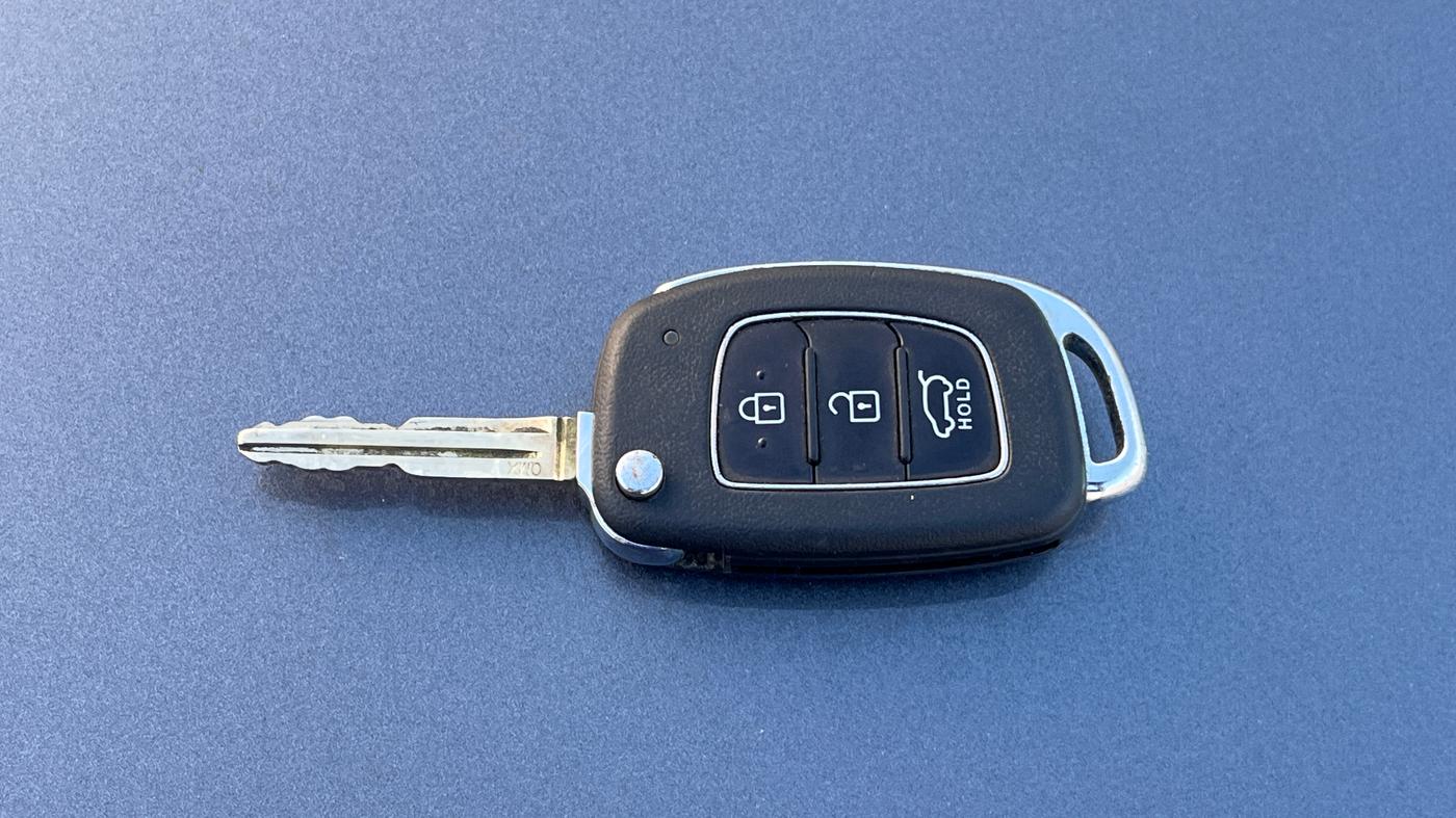 2019 Hyundai VENUE S 1.0 TURBO DCT, Petrol, Automatic, 64,135 km, Key Close Up