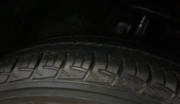 2016 Maruti Baleno DELTA PETROL 1.2, Petrol, Manual, 32,115 km, Left Front Tyre Tread