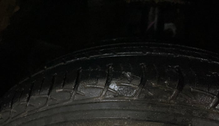 2016 Maruti Baleno DELTA PETROL 1.2, Petrol, Manual, 32,115 km, Right Front Tyre Tread