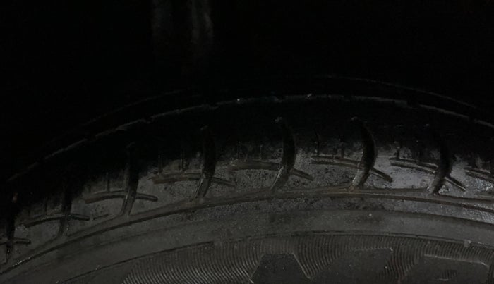 2016 Maruti Baleno DELTA PETROL 1.2, Petrol, Manual, 32,115 km, Right Rear Tyre Tread