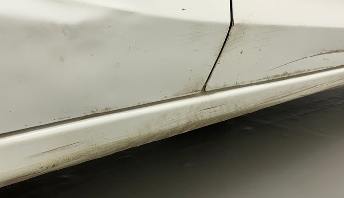 2018 Honda Brio S(O) MT, Petrol, Manual, 80,001 km, Right running board - Minor scratches
