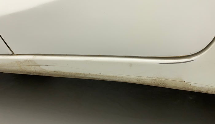 2018 Honda Brio S(O) MT, Petrol, Manual, 80,001 km, Left running board - Minor scratches