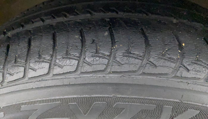 2017 Maruti Celerio ZXI AMT, CNG, Automatic, 97,403 km, Right Front Tyre Tread