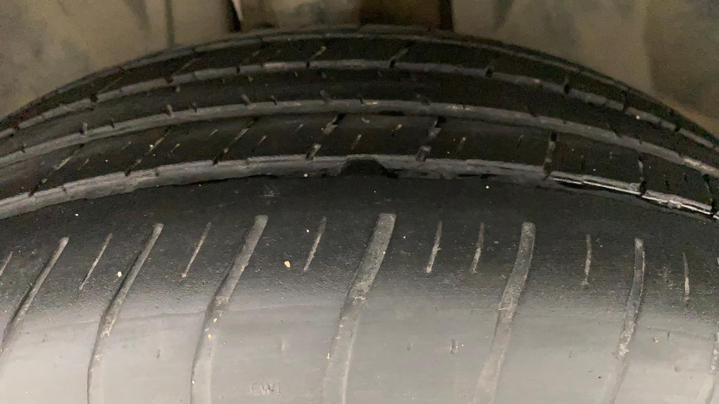 2020 Jeep Compass LIMITED PLUS 2.0 DIESEL 4X4 AT, Diesel, Automatic, 65,387 km, Right Front Tyre Tread
