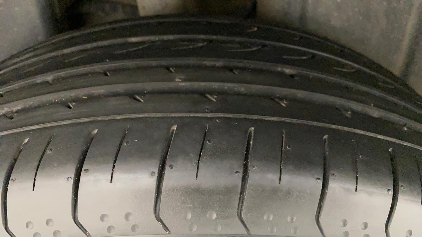 2020 Jeep Compass LIMITED PLUS 2.0 DIESEL 4X4 AT, Diesel, Automatic, 65,387 km, Right Rear Tyre Tread