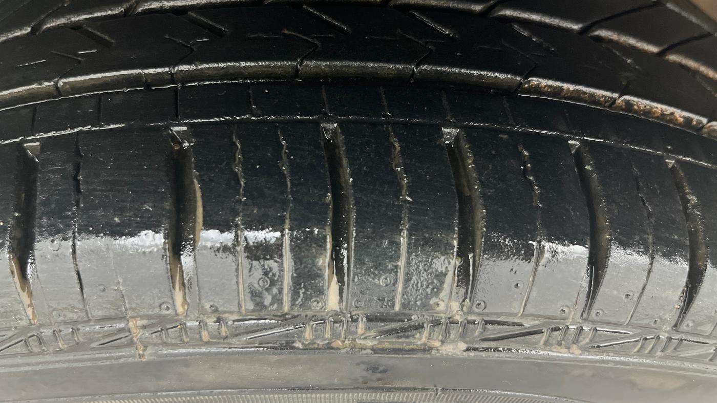 2013 Hyundai i20 MAGNA (O) 1.2, Petrol, Manual, 88,444 km, Left Front Tyre Tread