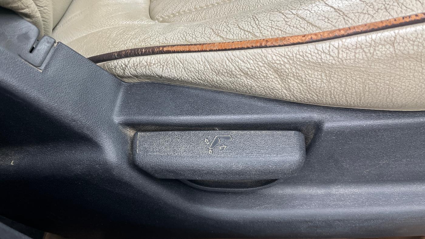 2013 Hyundai i20 MAGNA (O) 1.2, Petrol, Manual, 88,444 km, Driver Side Adjustment Panel