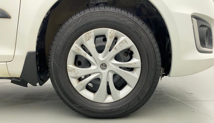 2017 Maruti Swift VXI, CNG, Manual, 98,929 km, Right Front Wheel