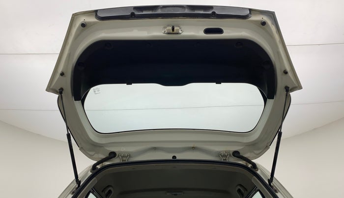 2017 Maruti Swift VXI, CNG, Manual, 98,929 km, Boot Door Open