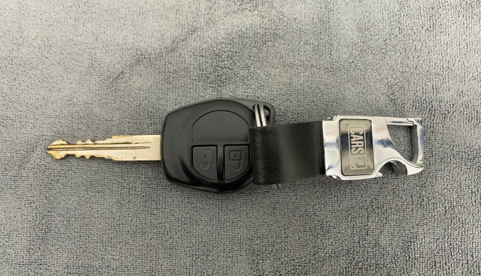 2017 Maruti Swift VXI, CNG, Manual, 98,929 km, Key Close Up