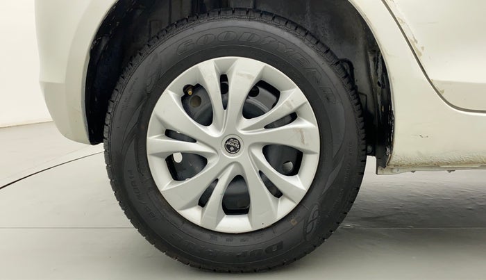 2017 Maruti Swift VXI, CNG, Manual, 98,929 km, Right Rear Wheel