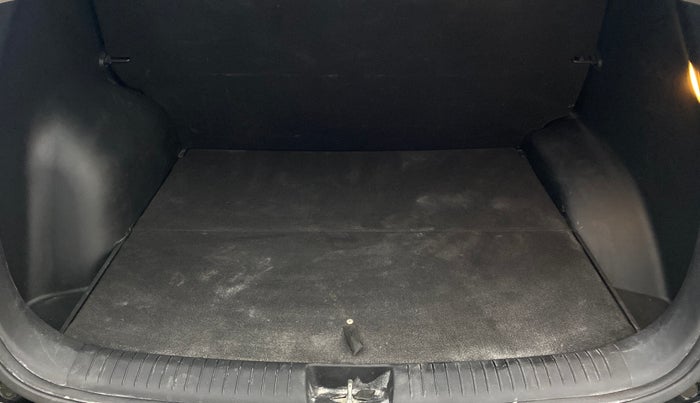 2017 Hyundai Creta E PLUS 1.6 PETROL, Petrol, Manual, 62,300 km, Boot Inside