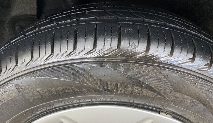 2017 Hyundai Creta E PLUS 1.6 PETROL, Petrol, Manual, 62,300 km, Right Rear Tyre Tread