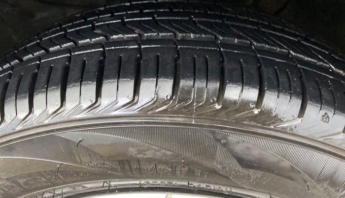 2017 Hyundai Creta E PLUS 1.6 PETROL, Petrol, Manual, 62,300 km, Right Front Tyre Tread