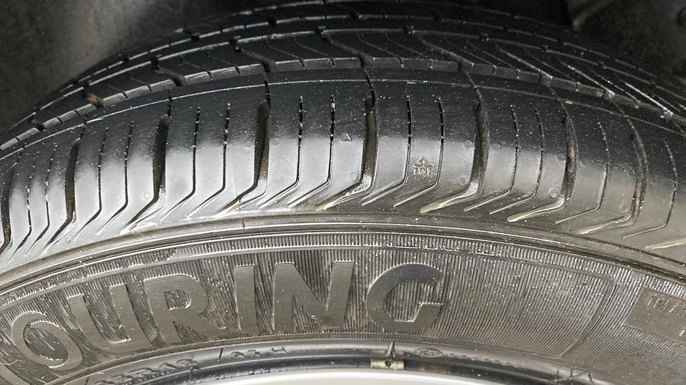 2017 Hyundai Creta E PLUS 1.6 PETROL, Petrol, Manual, 62,300 km, Left Rear Tyre Tread