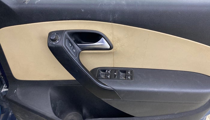 2016 Volkswagen Ameo HIGHLINE1.2L, Petrol, Manual, 78,230 km, Driver Side Door Panels Control