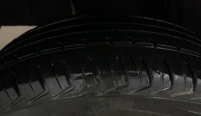 2016 Renault Kwid RXT 0.8, Petrol, Manual, 46,285 km, Right Rear Tyre Tread