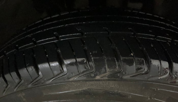 2016 Renault Kwid RXT 0.8, Petrol, Manual, 46,285 km, Right Front Tyre Tread