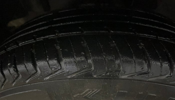 2016 Renault Kwid RXT 0.8, Petrol, Manual, 46,285 km, Left Front Tyre Tread