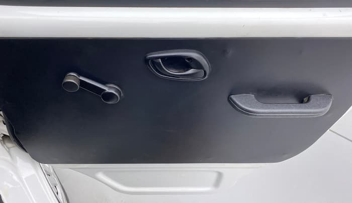 2020 Maruti Eeco 5 STR WITH A/C+HTR, Petrol, Manual, 33,114 km, Driver Side Door Panels Control