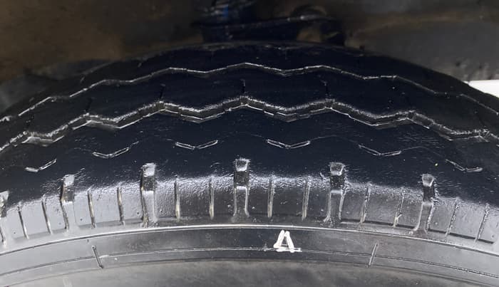 2020 Maruti Eeco 5 STR WITH A/C+HTR, Petrol, Manual, 33,114 km, Right Front Tyre Tread