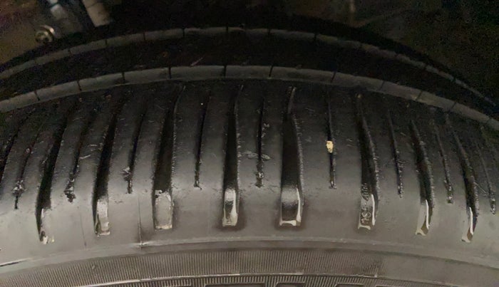 2014 Maruti Swift Dzire ZDI, Diesel, Manual, 1,13,423 km, Right Front Tyre Tread