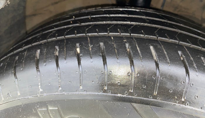 2016 Hyundai Creta SX PLUS 1.6 PETROL, Petrol, Manual, 37,019 km, Right Front Tyre Tread