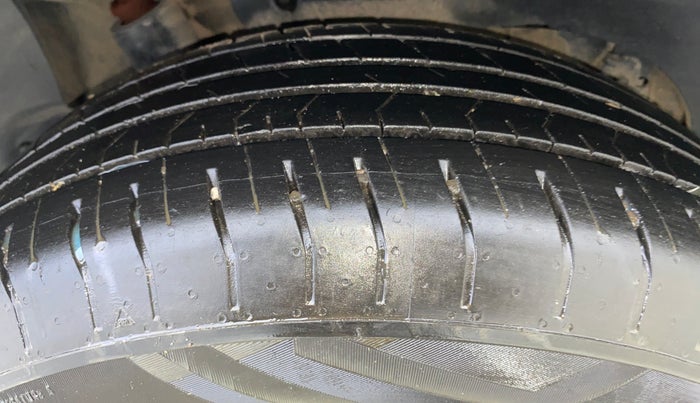 2016 Hyundai Creta SX PLUS 1.6 PETROL, Petrol, Manual, 37,019 km, Right Rear Tyre Tread