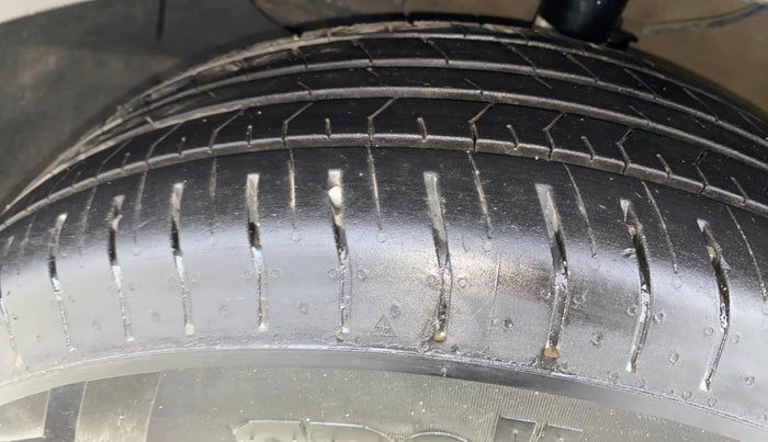 2016 Hyundai Creta SX PLUS 1.6 PETROL, Petrol, Manual, 37,019 km, Left Front Tyre Tread