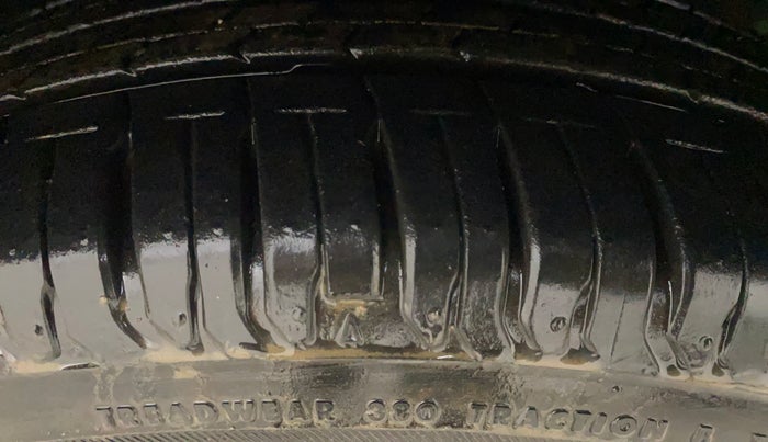 2025 Maruti Swift ZXi AMT, Petrol, Automatic, 10,229 km, Right Front Tyre Tread