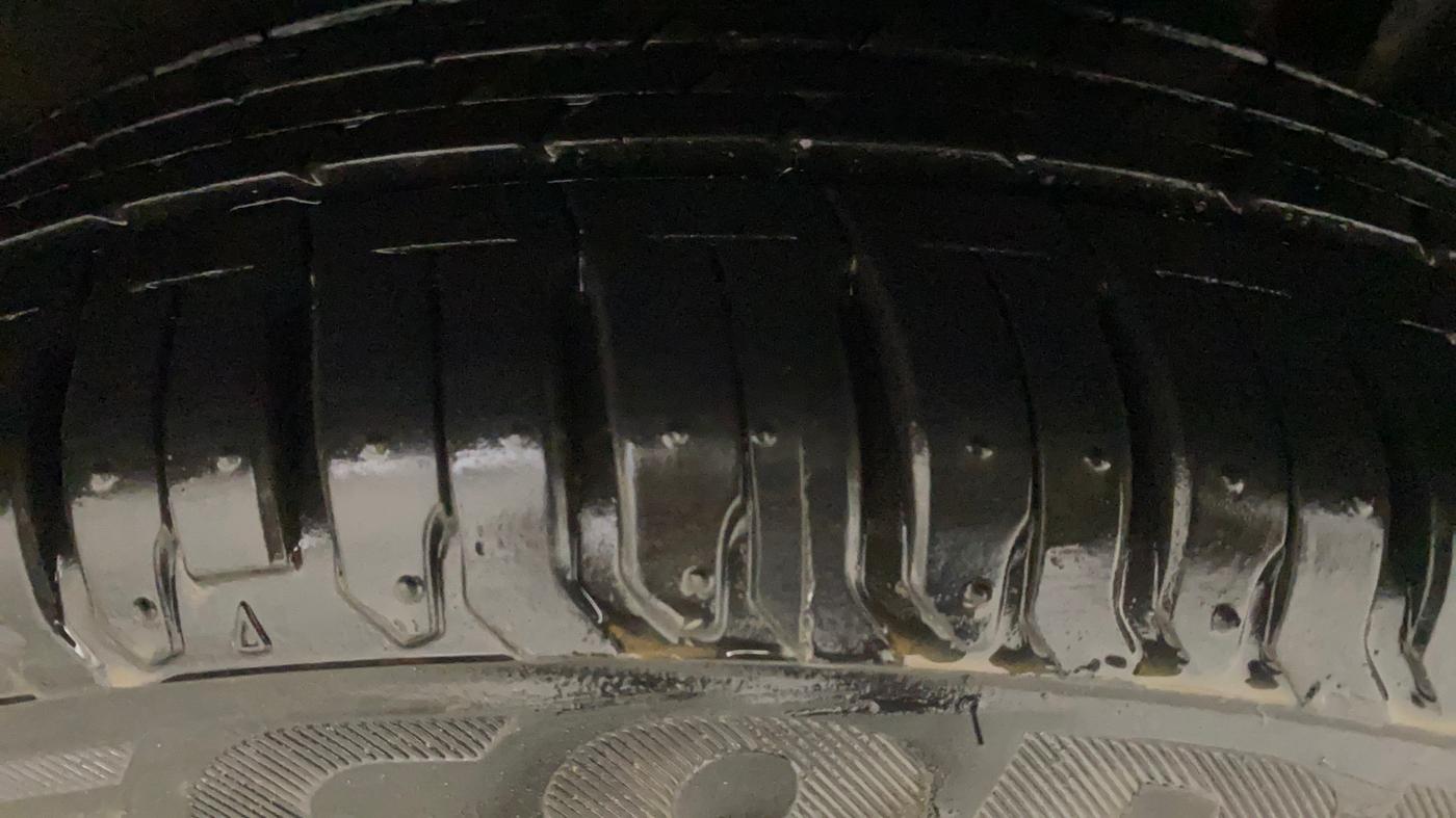 2025 Maruti Swift ZXi AMT, Petrol, Automatic, 10,229 km, Left Rear Tyre Tread