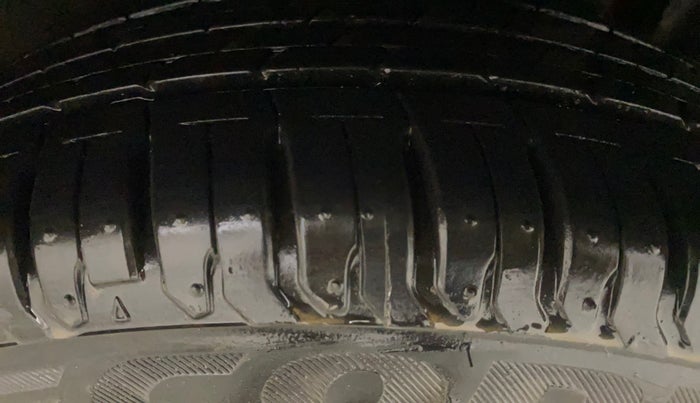 2025 Maruti Swift ZXi AMT, Petrol, Automatic, 10,229 km, Left Rear Tyre Tread