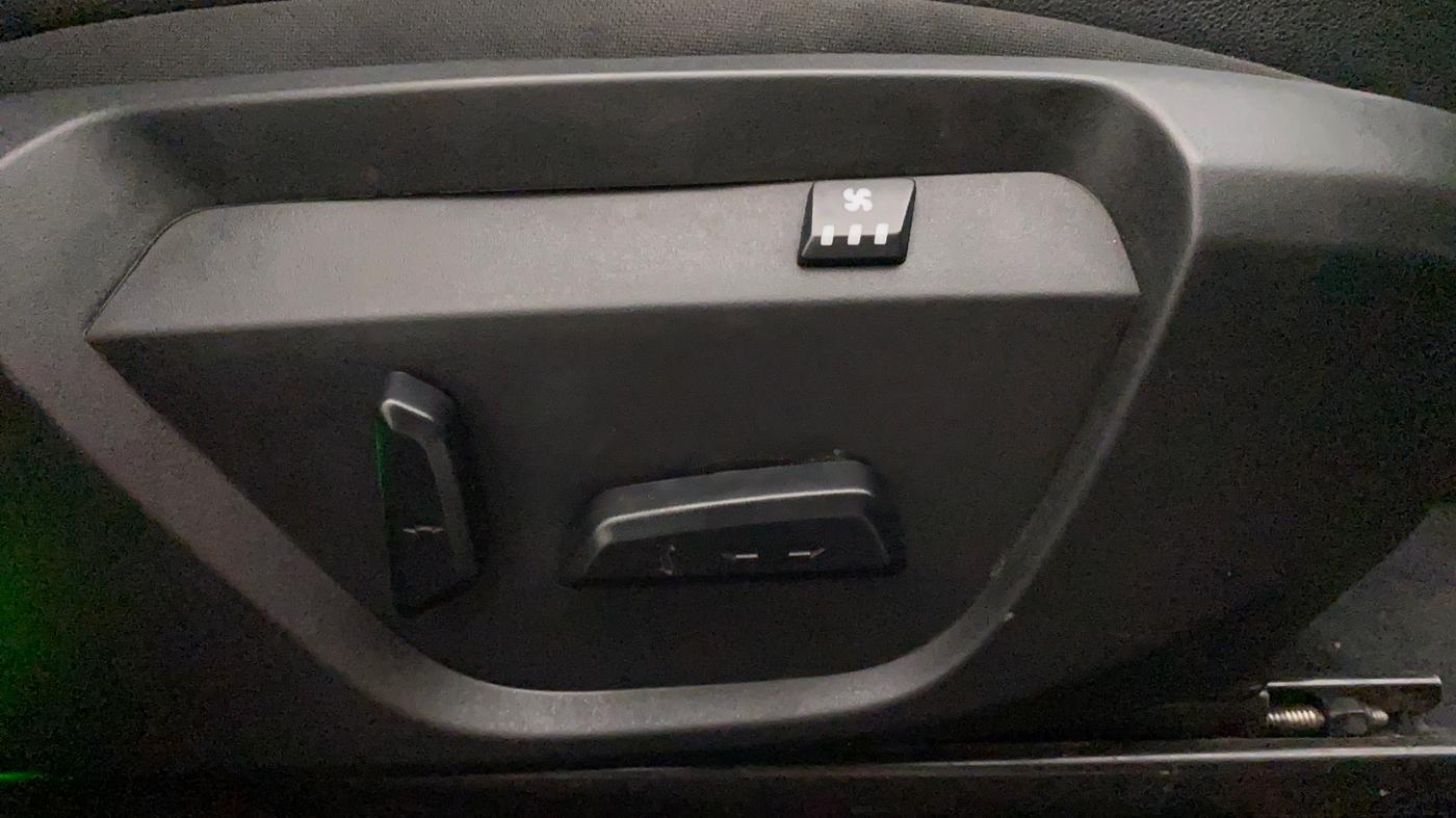 2022 Tata Harrier XZA PLUS 2.0L KAZIRANGA, Diesel, Automatic, 47,235 km, Driver Side Adjustment Panel