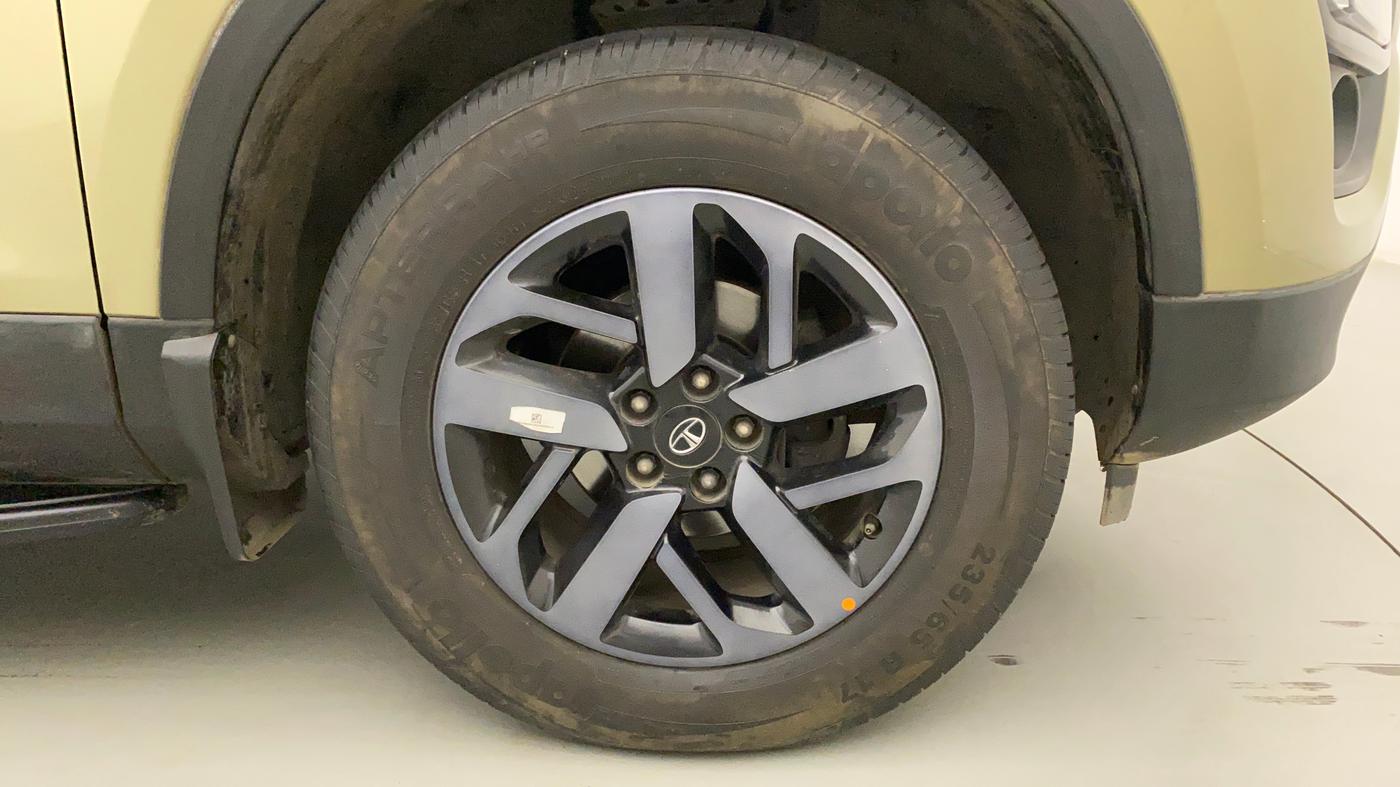 2022 Tata Harrier XZA PLUS 2.0L KAZIRANGA, Diesel, Automatic, 47,235 km, Right Front Wheel
