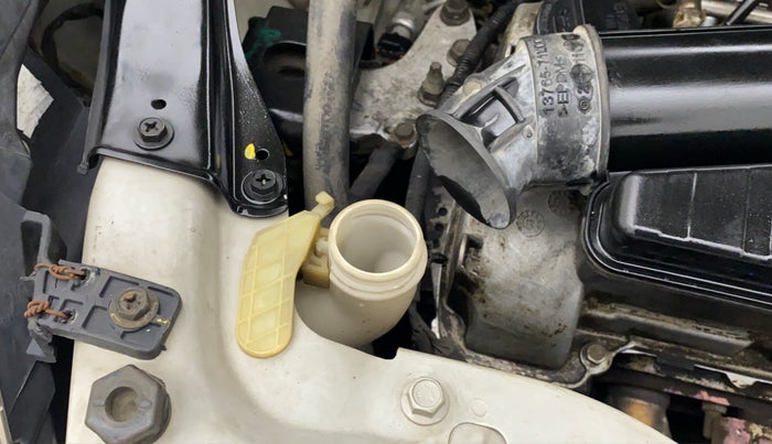 2013 Maruti Swift Dzire VXI, Petrol, Manual, 58,075 km, Front windshield - Wiper bottle cap missing