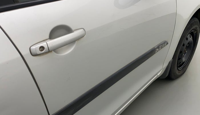 2013 Maruti Swift Dzire VXI, Petrol, Manual, 58,075 km, Driver-side door - Minor scratches