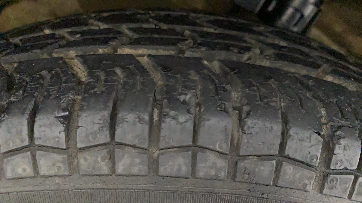2013 Maruti Swift Dzire VXI, Petrol, Manual, 58,075 km, Left Front Tyre Tread