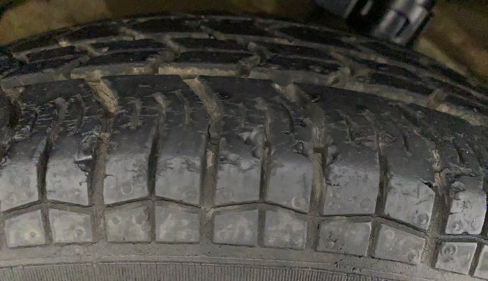 2013 Maruti Swift Dzire VXI, Petrol, Manual, 58,075 km, Left Front Tyre Tread