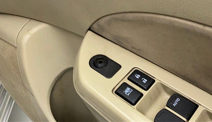 2013 Maruti Swift Dzire VXI, Petrol, Manual, 58,075 km, Right rear-view mirror - ORVM switch has minor damage